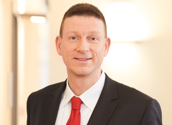 Tim Dahlmann-Resing, Technology and marketing executive
