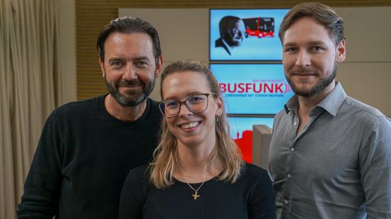 Stefan Meixner, Jacqueline Novak und Philipp Erdmann im Podcaststudio