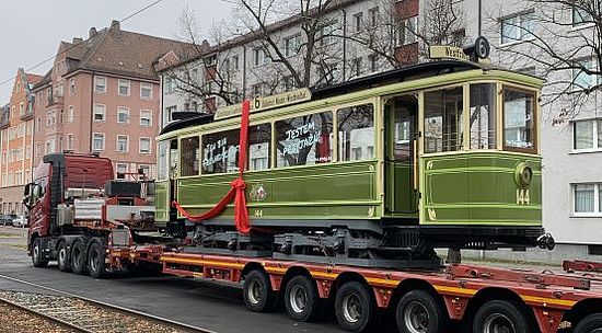 Der Zeppelinwagen 144 auf einem Schwertransporter auf dem Weg nach Krakau - Foto: Tobias Schneider