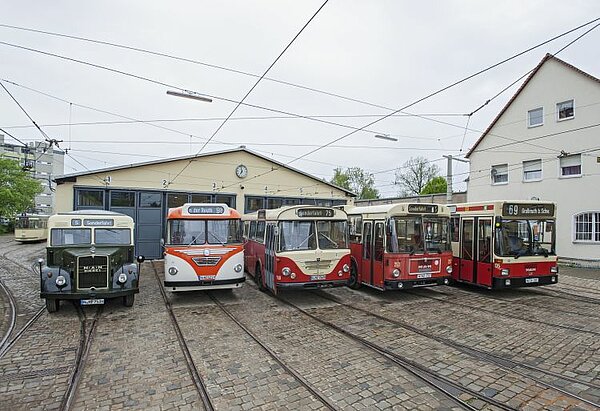 verschiedene Oldtimer-Busse verschiedene Oldtimer-Busse