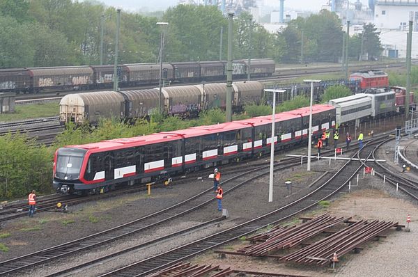 Der erste neue U-Bahn-Zug G1 ist in Nürnberg angekommen. Der erste neue U-Bahn-Zug G1 ist in Nürnberg angekommen.