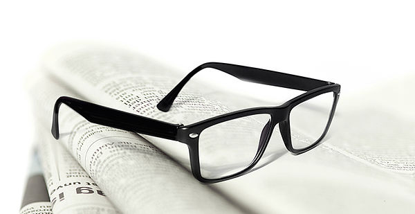 Zeitung Brille