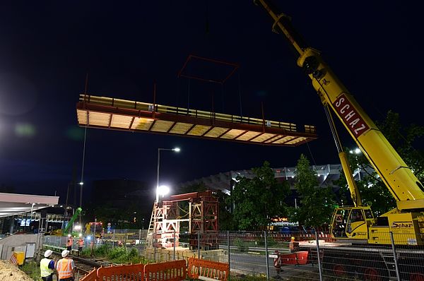 U-Bahnhof Messe: Im Zuge der Sanierungsarbeiten wird eine provisorische Fußgängerbrücke eingebaut. U-Bahnhof Messe: Im Zuge der Sanierungsarbeiten wird eine provisorische Fußgängerbrücke eingebaut.