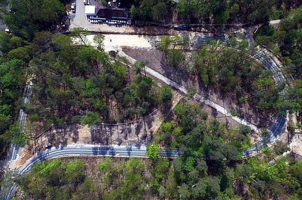Die Bauarbeiten an der Straßenbahnwendeschleife am Tiergarten liegen gut im Zeitplan. Die Bauarbeiten an der Straßenbahnwendeschleife am Tiergarten liegen gut im Zeitplan.