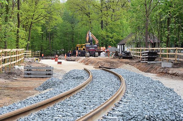 Die Bauarbeiten an der Straßenbahnwendeschleife am Tiergarten liegen gut im Zeitplan. Die Bauarbeiten an der Straßenbahnwendeschleife am Tiergarten liegen gut im Zeitplan.