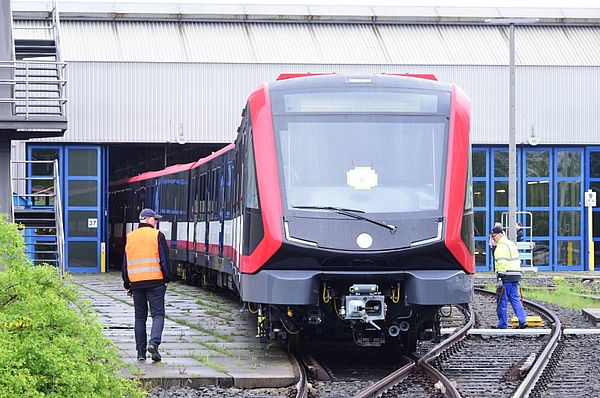 Der erste neue U-Bahn-Zug G1 ist in Nürnberg angekommen.