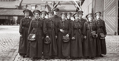 1914-Schaffnerinnen-nuernberg-vag 1914-Schaffnerinnen-nuernberg-vag