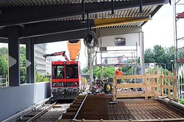 Betonieren des Bahnsteigs am 13. Juli 2021