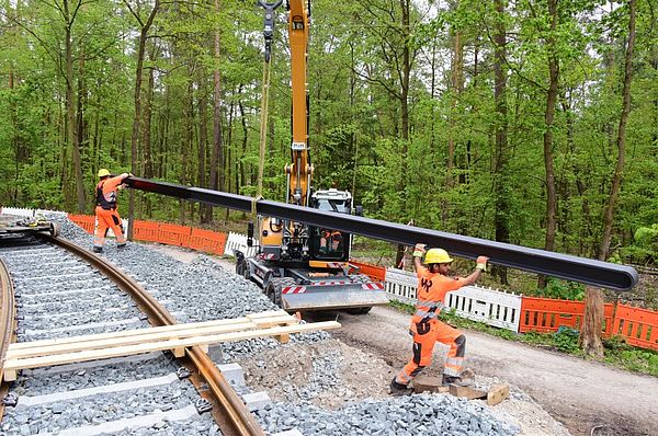 Die Bauarbeiten an der Straßenbahnwendeschleife am Tiergarten liegen gut im Zeitplan. Die Bauarbeiten an der Straßenbahnwendeschleife am Tiergarten liegen gut im Zeitplan.