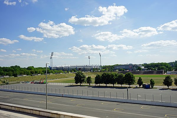 Blick von der Steintribüne auf das Zeppelinfeld