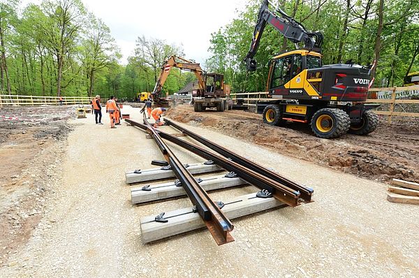 Die Bauarbeiten an der Straßenbahnwendeschleife am Tiergarten liegen gut im Zeitplan. 