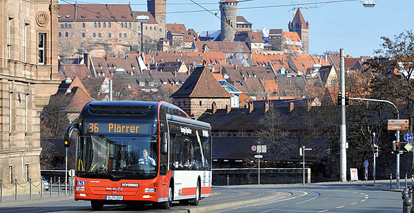 Bus vor der Burg