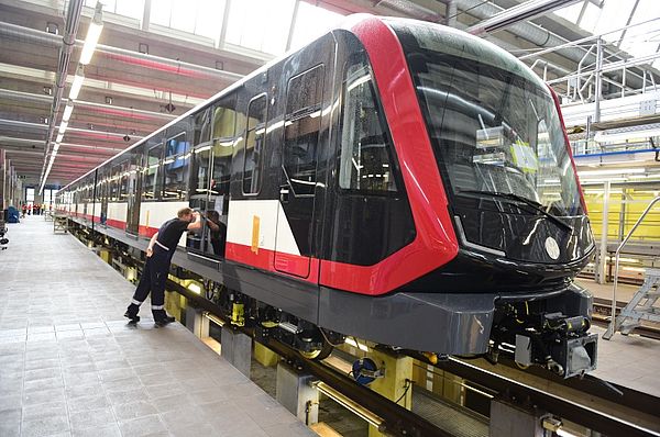 Der erste neue U-Bahn-Zug G1 ist in Nürnberg angekommen. Der erste neue U-Bahn-Zug G1 ist in Nürnberg angekommen.