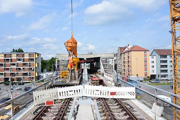 Betonieren des Bahnsteigs am 13. Juli 2021