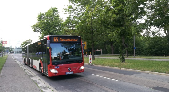 Bus der Linie 65 im Bereich Dutzendteich