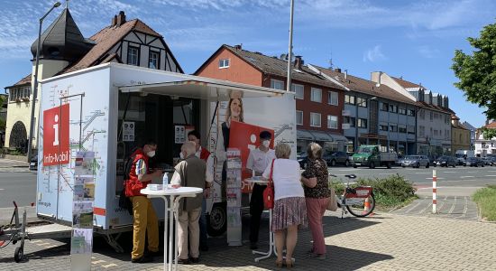 Das Info-Mobil vor Ort