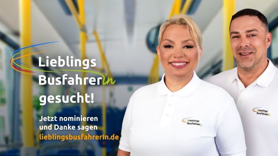 Eine Busfahrerin und ein Busfahrer in einem Bus