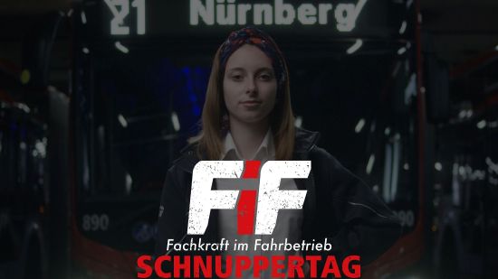 Fahrerin vor einem Bus im Hintergrund und Text "FiF Schnuppertag"