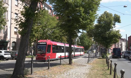 Straßenbahn an der Haltestelle Hallerstraße in St. Johannis