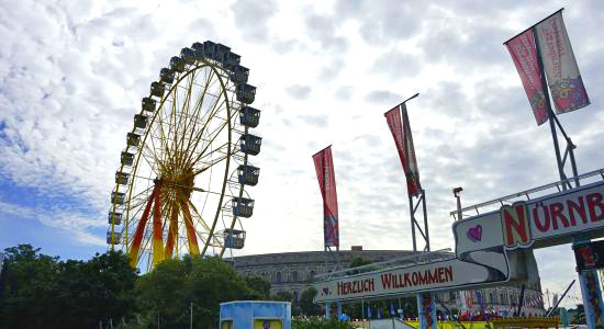Riesenrad am Volksfest