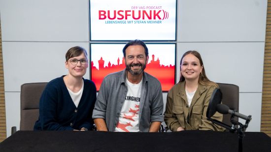 Franziska Reich, Stefan Meixner und Franziska Poppick im Busfunk-Studio